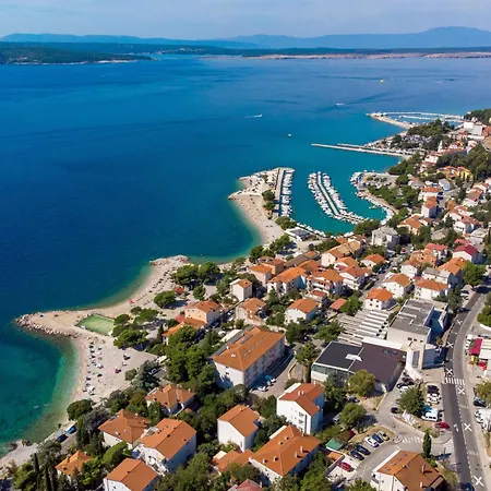 Apartment In Toller Lage- 50m Vom Entfernt By Interhome Crikvenica
